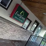 Evergreen Inn & Suites Portland (Adults Only)