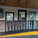 Evergreen Inn & Suites Portland (Adults Only)